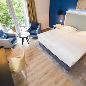 Zimmer mit Kingsize-Bett
